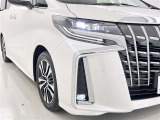 フォグランプ装着車です。暗い夜道の車両前方を明るく照らします