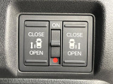 【両側パワースライドドア】スマートキーや運転席のスイッチで後席両側スライドドアの開閉が可能♪電動だから力を入れてドアを開ける必要が無く、小さなお子様でも簡単に開け閉めでき快適です♪