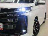 LEDヘッドライトです。デザイン性がよくとても明るいので、夜間の走行や悪天候でも安心です。しかも長寿命!