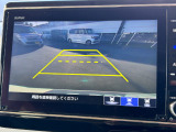 ギヤをR(バック)に入れるとナビの画面に後ろの映像が映るリアカメラ付です。後退時、コンディションが悪い視界でもカラーバックモニターがドライバーをサポートします。