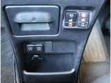 【シートヒーター】寒い日の運転など冷えやすい脚部を快適に温めてくれる。嬉しい機能♪