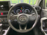 インテリアに合わせたデザインのステアリングは、運転される方のことも考え、運転しやすい形状、大きさです。是非一度、実際に触ってお確かめください。