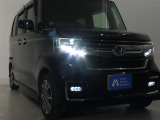 高輝度で点灯速度が速く、しかも消費電力の少ないLEDヘッドライトが装備されています!LEDの明るい光が走行中の視界の確保をサポートして、夜のドライブがより楽しく安全に運転できます♪