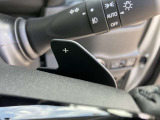 ★マニュアル車のような感覚で操れるパドルシフト★シフトレバーをマニュアルモードの位置にして『+』のレバーを引くとシフトアップ『-』のレバーを引くとシフトダウンします!