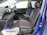運転席・助手席です。