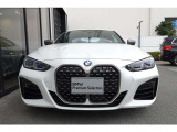 BMWの代名詞の【キドニーグリル】グリルが腎臓のように見えるので【キドニー】と呼ばれるようになりました。一目見ただけでBMWであると認識できる確固たるアイコンとして存在感を放ちます。