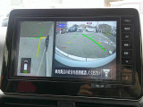 【アラウンドビューモニター】空から見下ろした映像がナビ画面にて確認可能です。駐車もラクラクですよ♪