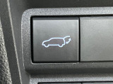 【パワーバックドア】スマートキーや運転席のボタンを押すだけでリアゲートが自動で開閉します!荷物を持っている時や、高い位置にあるバックドアを閉める際に便利な機能です♪