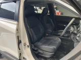 運転席まわりです。運転席からの視界が左右に広く隅々まではっきりと見渡せます!クルマの前端も把握しやすく安心して運転できます!