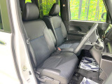 運転席まわりには十分なスペースがあり、大柄な方でもゆったり運転していただける環境です。