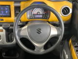 インテリアに合わせたデザインのステアリングは、運転される方のことも考え、運転しやすい形状、大きさです。是非一度、実際に触ってお確かめください。