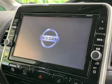 【純正9型ナビ】人気の大型9インチナビを装備。存在感のある大画面はインパクト大!ナビ利用時のマップ表示は見やすく、テレビやDVDは臨場感がアップ!いつものドライブがグッと楽しくなります♪