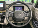 インテリアに合わせたデザインのステアリングは、運転される方のことも考え、運転しやすい形状、大きさです。是非一度、実際に触ってお確かめください。