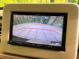【バックカメラ】駐車時に後方がリアルタイム映像で確認できます。大型商業施設や立体駐車場での駐車時や、夜間のバック時に大活躍!運転スキルに関わらず、今や必須となった装備のひとつです!