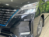 【LEDヘッドライト】悪天候や夜間走行時も良好な視界を確保し安心して運転できる高輝度LEDヘッドライトを装備!点灯速度が早く、消費電力も抑えられています。