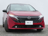 アダプティブLEDヘッドライト。フロントカメラで前方の状況を検知し対向車や先行車に眩しい思いをさせることなく必要なところだけを遠くまで照射します。