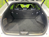 【パワーバックドア】スマートキーや運転席のボタンを押すだけでリアゲートが自動で開閉します!荷物を持っている時や、高い位置にあるバックドアを閉める際に便利な機能です♪