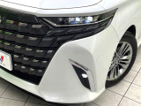 【三眼LEDヘッドライト】スタイリッシュな見た目の三眼LEDヘッドライトを装備♪スタイルだけでなく、夜間の走行も視界良好で安心してお乗りいただけます。