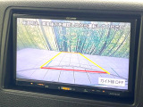 【バックカメラ】駐車時に後方がリアルタイム映像で確認できます。大型商業施設や立体駐車場での駐車時や、夜間のバック時に大活躍!運転スキルに関わらず、今や必須となった装備のひとつです!