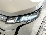 【LEDヘッドライト】悪天候や夜間走行時も良好な視界を確保し安心して運転できる高輝度LEDヘッドライトを装備!点灯速度が早く、消費電力も抑えられています。