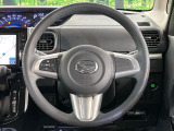 インテリアに合わせたデザインのステアリングは、運転される方のことも考え、運転しやすい形状、大きさです。是非一度、実際に触ってお確かめください。