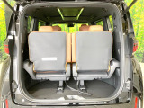 積み下ろしのしやすいデッキにはたっぷりと荷物を積み込んでいただけます。遊びから仕事まで、様々なシーンで頼れます♪