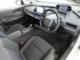 シンプルで使いやすいデザインの運転席です。