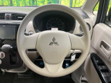 インテリアに合わせたデザインのステアリングは、運転される方のことも考え、運転しやすい形状、大きさです。是非一度、実際に触ってお確かめください。