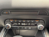 運転席・助手席にはシートヒーターを、またステアリングにもヒーターを内蔵。寒季節にも安全で快適な操作をサポートします。