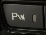 【クリアランスソナー】バンパーに付いたセンサーが障害物を検知!一定の距離に近づくとアラートで教えてくれます♪狭い駐車スペースや車庫入れ時も安心ですね☆