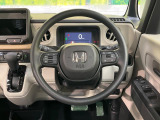 インテリアに合わせたデザインのステアリングは、運転される方のことも考え、運転しやすい形状、大きさです。是非一度、実際に触ってお確かめください。