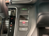 電子制御パーキングブレーキは信号待ちでも便利。いつもより運転がラクになるはずです。