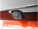 バックカメラが付いているので後方確認が非常にしやすいです。今や運転初心者も熟練者も必須装備!ついていて損はないですね♪