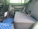 後部座席です。足元空間は広々しており、大人4人乗車も無理なく可能です。