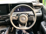 インテリアに合わせたデザインのステアリングは、運転される方のことも考え、運転しやすい形状、大きさです。是非一度、実際に触ってお確かめください。