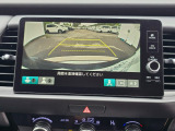 駐車時の安全確認をサポートするバックカメラも使用できます。