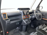 見通しのよいすっきりとした視界で、誰でも運転しやすいです。運転のしやすさは疲れにくさにも繋がりますよ♪