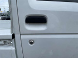 触れる機会が多いドアノブ周り。小キズの出やすい箇所だからこそ状態が分かると安心です。