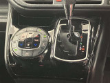 左右独立温度コントロールフルオートエアコンです。運転席、助手席それぞれで独立して温度設定ができます。冷え性の方が乗っても安心ですね♪