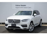 北欧らしさあふれる知的な美を形にしたラグジュアリーSUV、XC90。大胆でありながらもエレガントなスタイリングは、見る人の目に磨き上げられた強さを深く印象づけます。ボディカラーは、クリスタルホワイトパ