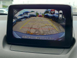 バックカメラで後方が移ります。駐車場や車庫入れの際に強い味方となります
