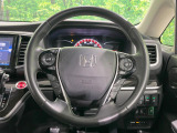 【純正革巻きステアリング】上質な革を使用することで、手にしっかり馴染みとても運転しやすいハンドルです♪
