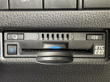 【ETC2.0(DSRC/ITSスポット)】ETCカードを挿入すれば料金所はノンストップで通過できます。ETC限定の割引や、高速道路の情報提供サービスを利用できます。