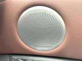 ●Bang&Olufsenサウンドシステム:高いインテリア性が特徴のプレミアムサウンドシステムを装備しており、高品質かつ臨場感のある音楽を車内でお楽しみいただけます。