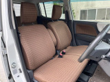 運転席まわりには十分なスペースがあり、大柄な方でもゆったり運転していただける環境です。