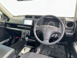 運転席まわりです。 各操作スイッチは使いやすい位置に配置されてます。