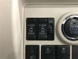 スマートキーや運転席のスイッチで後席両側スライドドアの開閉が可能♪電動だから力を入れてドアを開ける必要が無く、小さなお子様でも簡単に開け閉めでき快適です♪