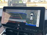 【パノラミックビューモニター】専用のカメラにより、上から見下ろしたような視点で360度クルマの周囲を確認することができます☆死角部分も確認しやすく、狭い場所での切り返しや駐車もスムーズに行えます。