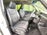 運転席まわりには十分なスペースがあり、大柄な方でもゆったり運転していただける環境です。