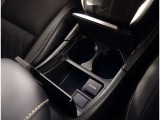 スマートキー付きです。スマートキーとは鍵を車に差し込まなくても、ドアノブを触ったりするだけで、ドアロックを解錠できます。これが凄く便利なんですよ。